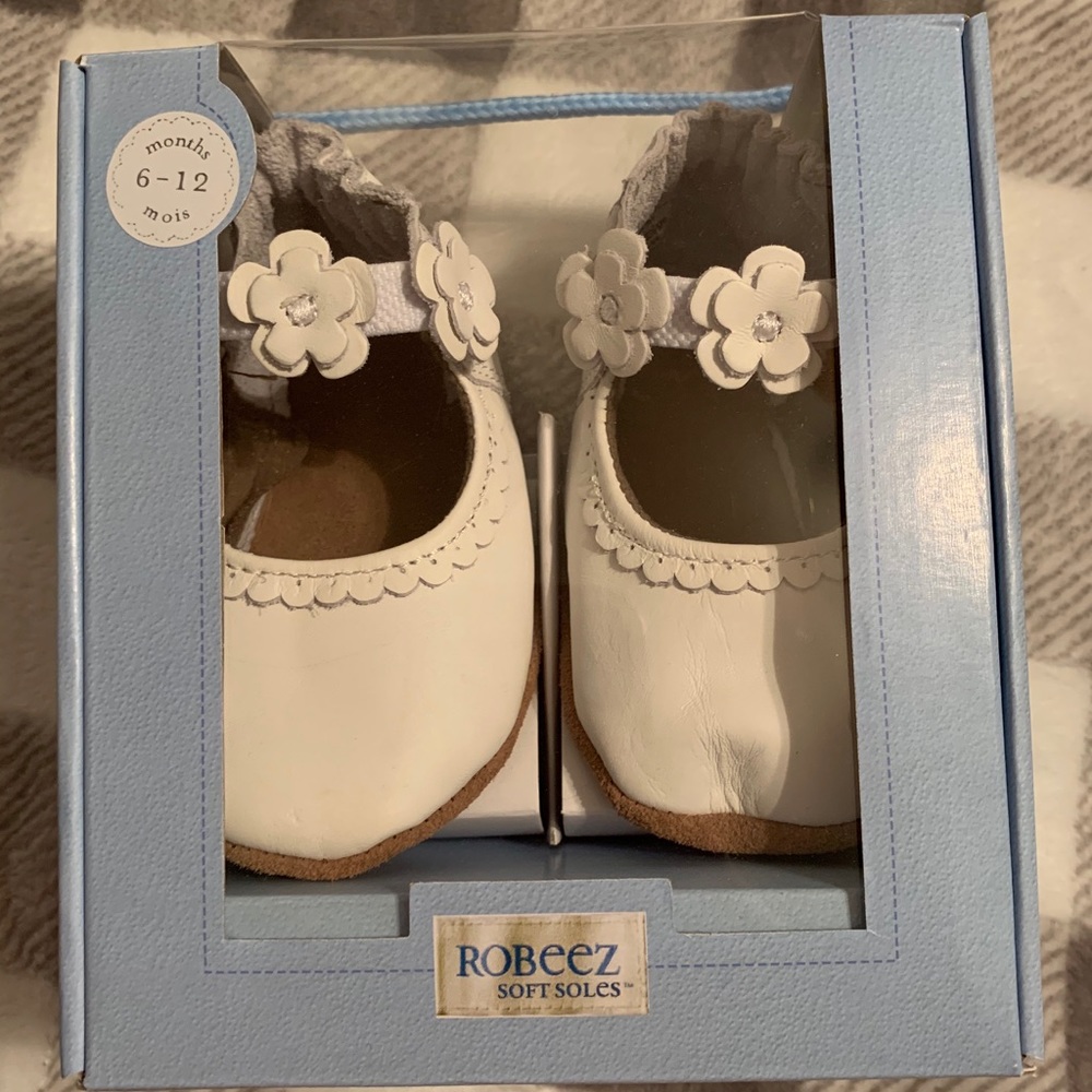 New in box Robeez Mary Jane shoes 6-12 months